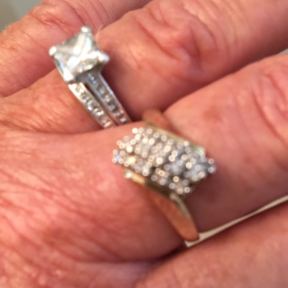 Solid 10k Diamond ring - Picture 2 of 6